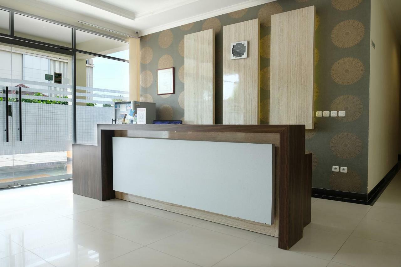 Oyo 1616 Hotel Central City 2 Tanjung Pandan Exterior foto