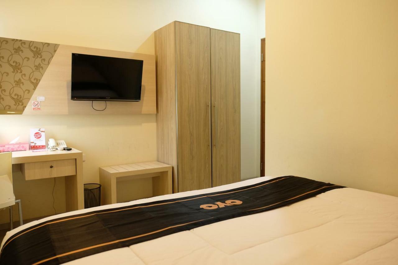 Oyo 1616 Hotel Central City 2 Tanjung Pandan Exterior foto