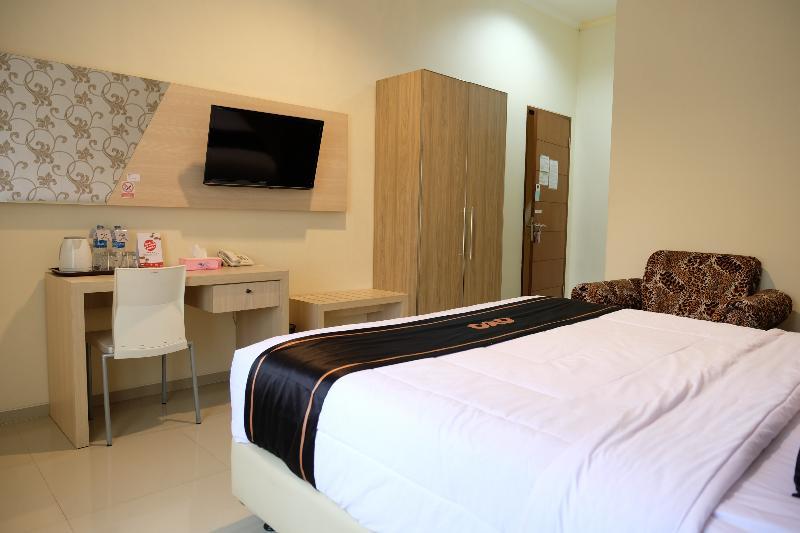 Oyo 1616 Hotel Central City 2 Tanjung Pandan Exterior foto